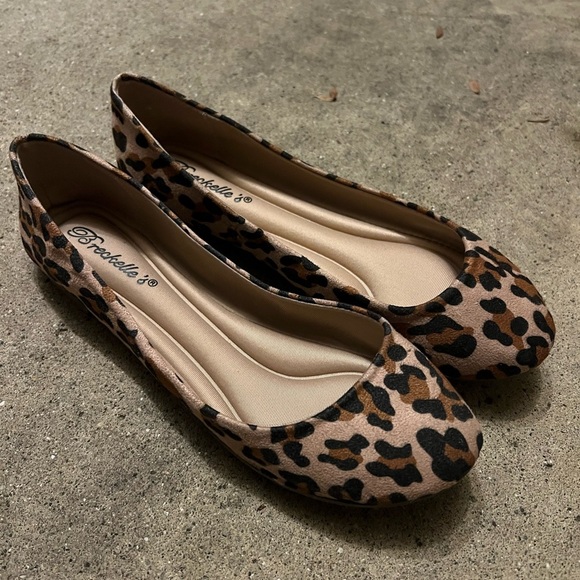 Breckelle's Women's Pointed Toe Slip On Ballet Flats - Picture 2 of 6